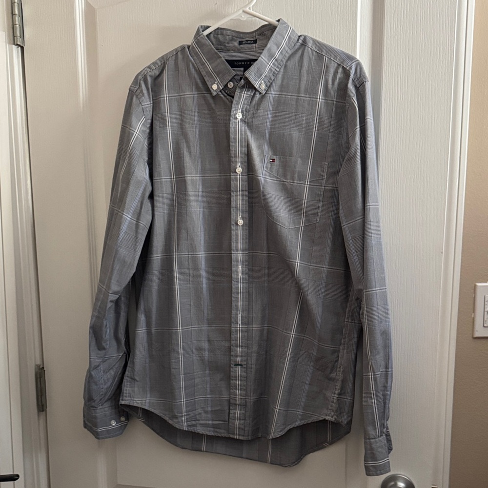 Tommy Hilfiger Men's Gray Checkered Shirt